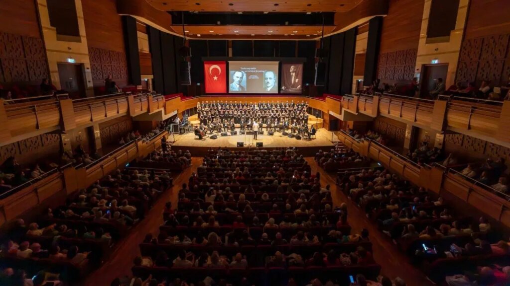 Burçin Büke Konseriyle ENKA Sanat Sezonu Açılıyor