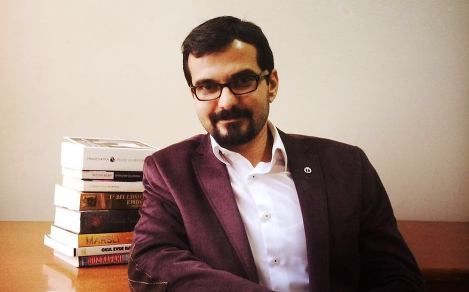 Özçataloğlu’nun “Çağına Tanık Dizeler”i Yayınlandı