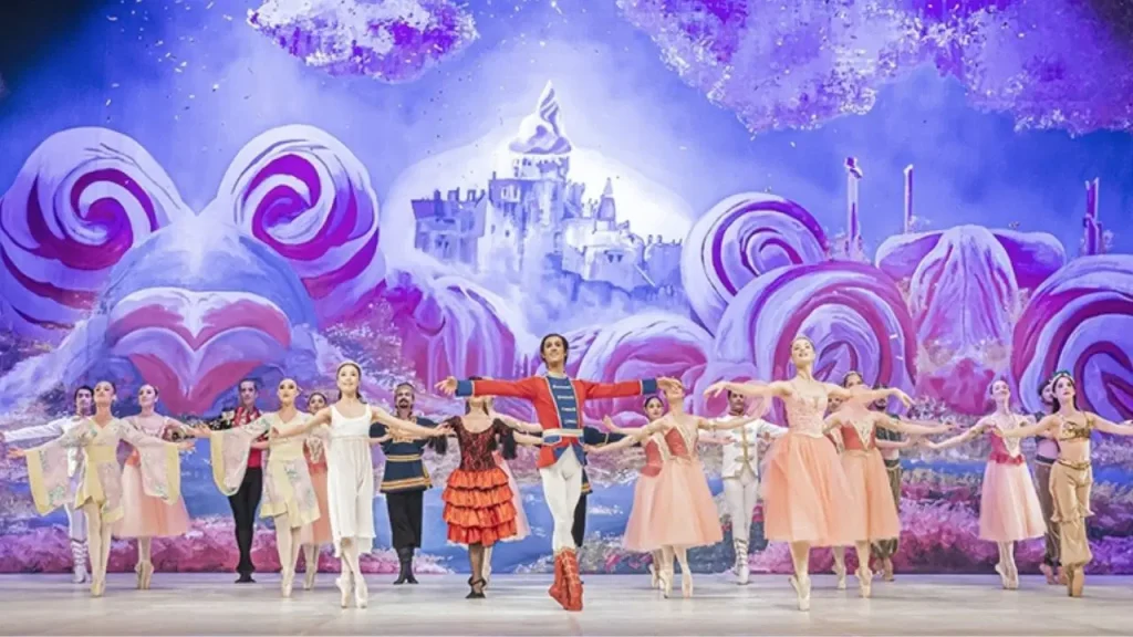 Antalya DOB’tan Fındıkkıran Balesi Gösterisi