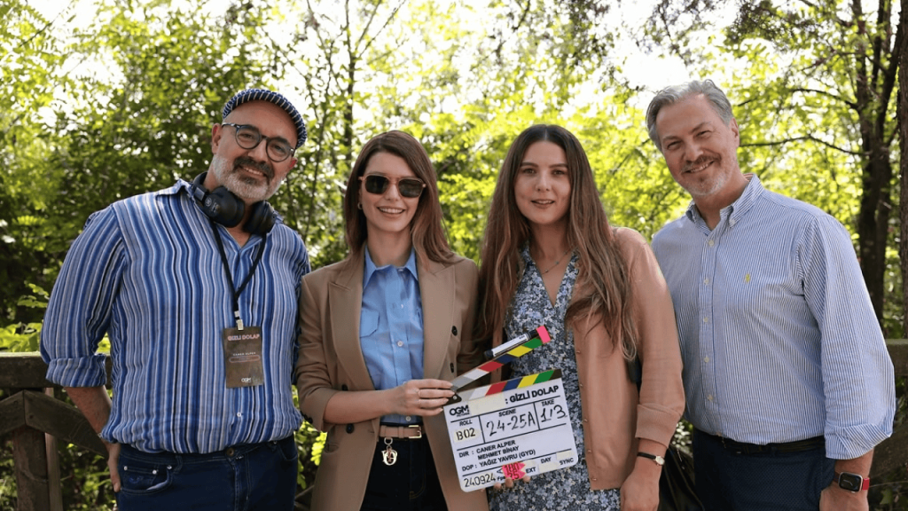 Beren Saat 12 Yıl Sonra Sinemaya Dönüyor!