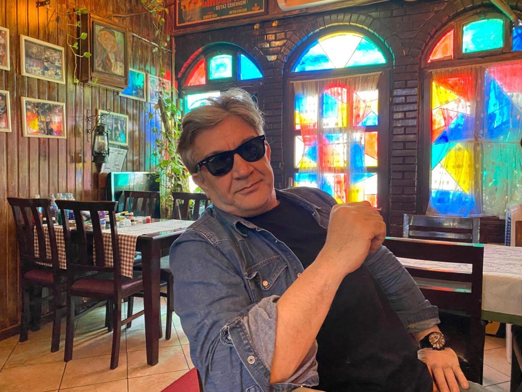 Karataş’ın “Hayalet Jakoben” Şiir Kitabı Raflarda!