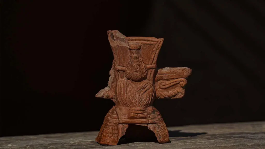 Efes’ten Mısır Tanrısı Kabartması