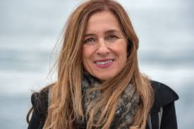 Müge İplikçi’den: Sahte Cennetten Kaçış Raflarda!